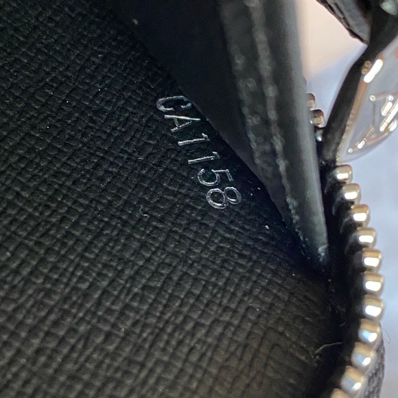 SOLD. Louis Vuitton large zippy organizer - Picture 10 of 10